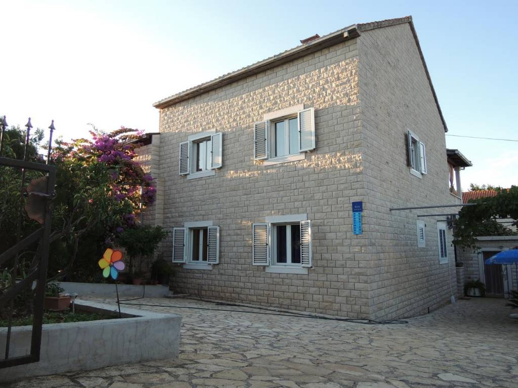 Apartmani Jak - comfortable apartments:, Mirca - Otok Brač 