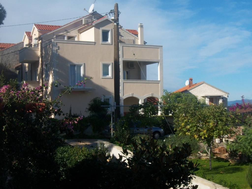 Apartmani Orange - 30m from beach : , Postira - Otok Brač 