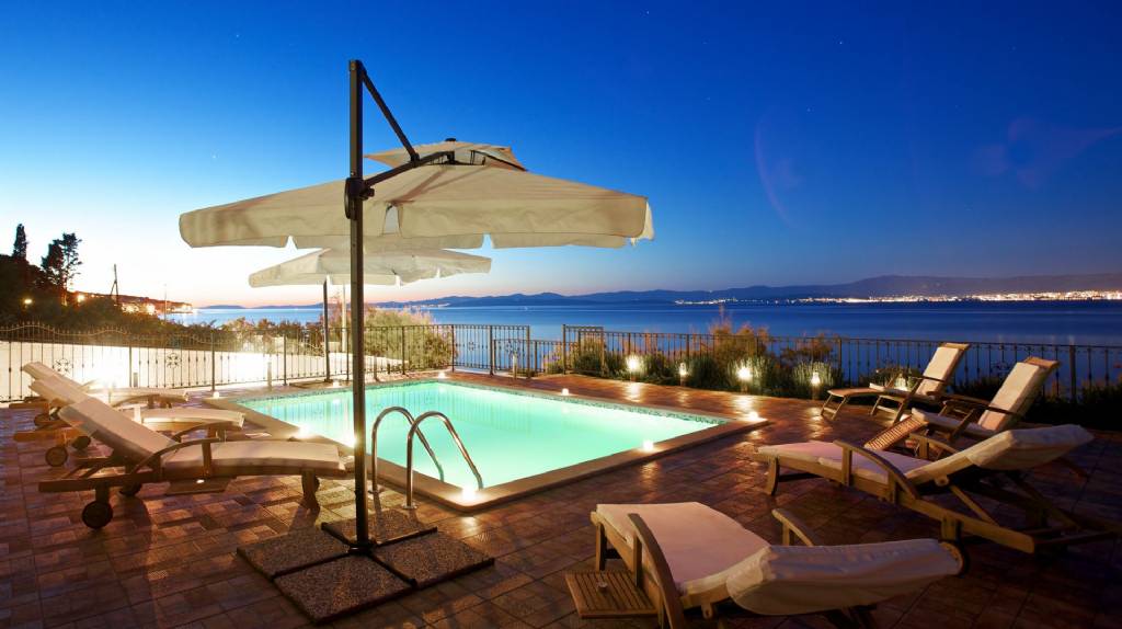 Apartmani Paula - with pool and sea view :, Sutivan - Otok Brač 