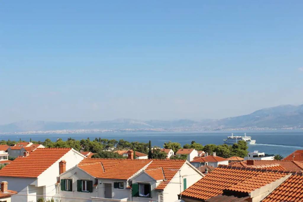 Apartmani Lucia - terrace with sea view :, Supetar - Otok Brač 