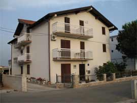 �iovo Okrug Gornji - Apartman Szoba - Apartmani Adriano-Mali san II.: Sz�ll�s le�r�sa ...